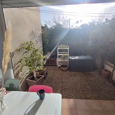 T2 Rez-de-jardin Proche - 3/4 Pers - - Fr-1-795-74 *